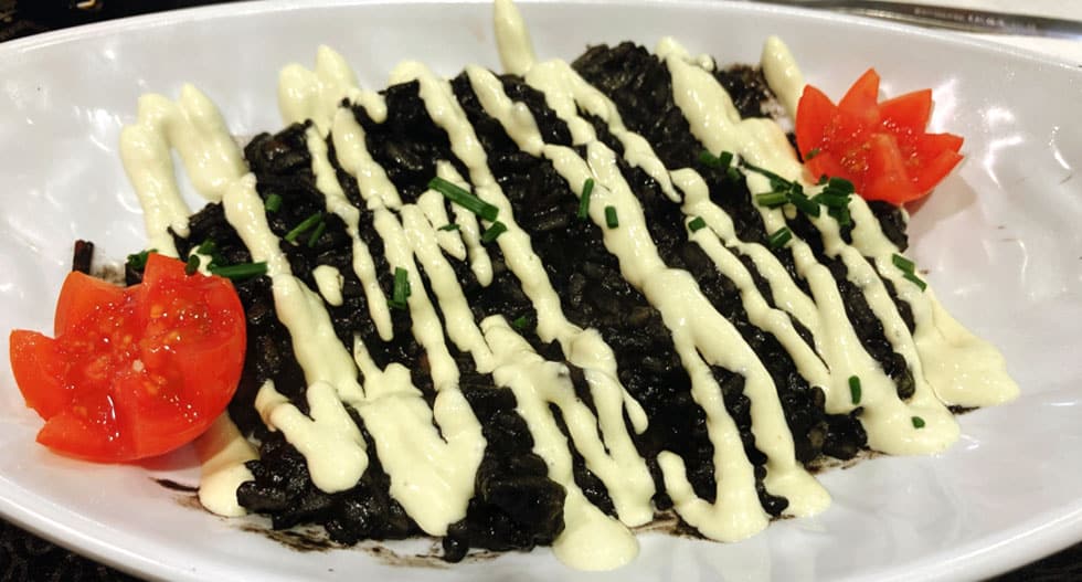 arroz negro con alioli