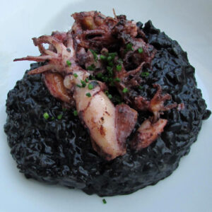 chipirones con arroz negro