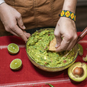 como hacer guacamole