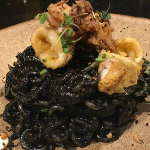 Fideuá Negra de Calamares