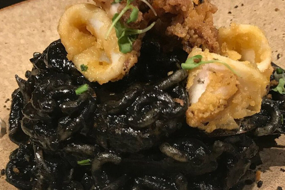 Fideuá Negra de Calamares